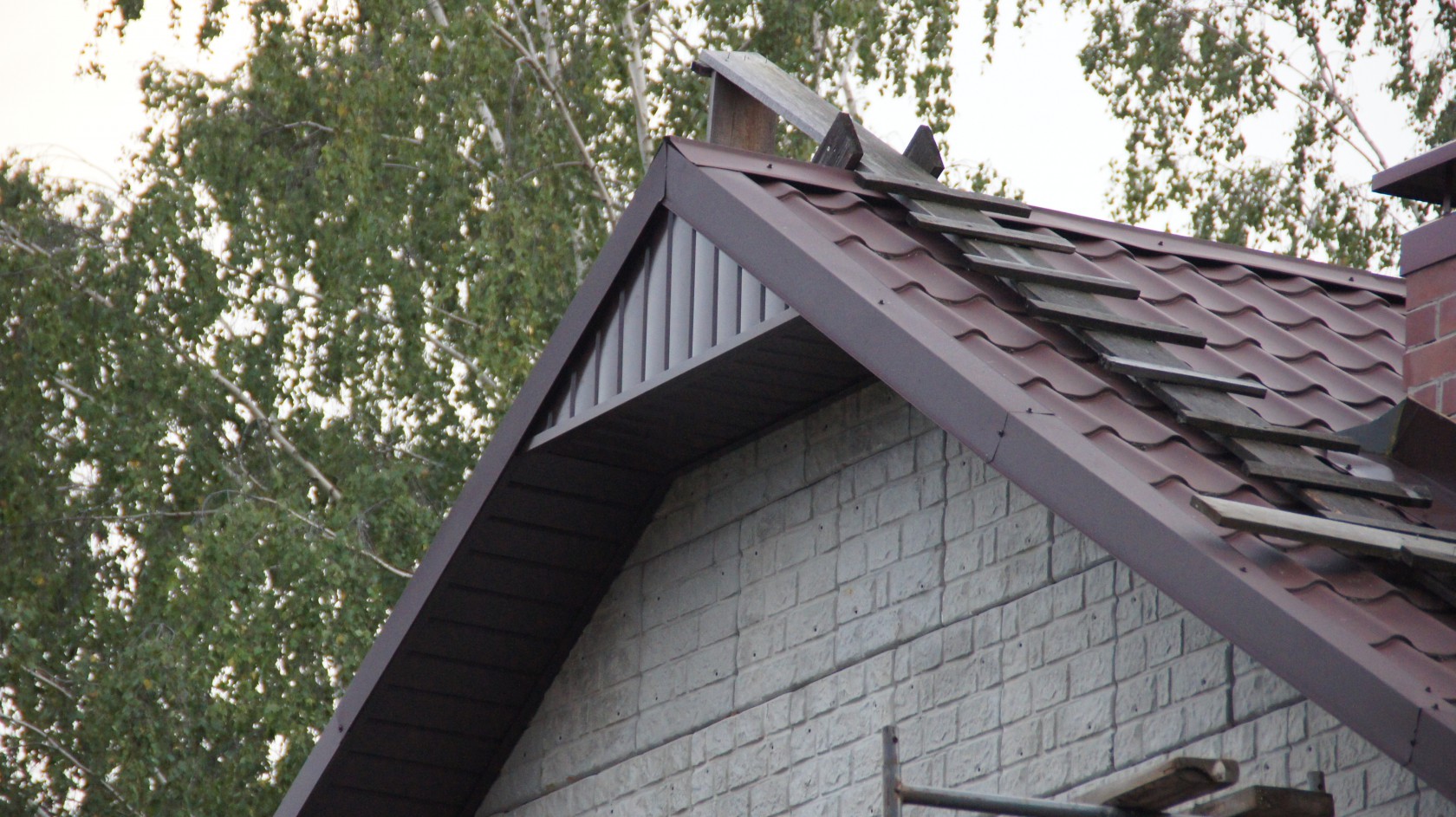 короба на крышу дома из металлопрофиля